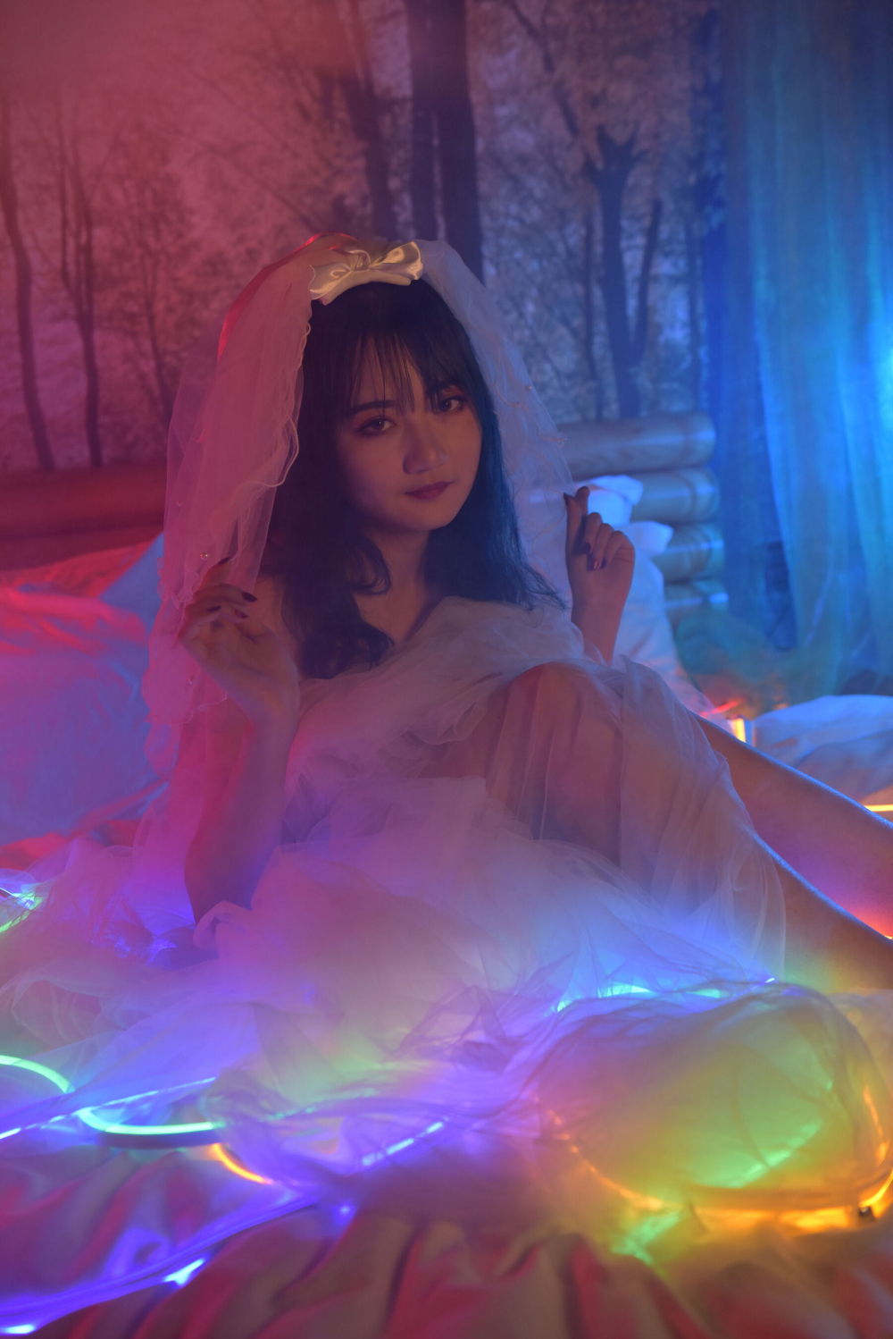 五光十色灯光下诱人骚货