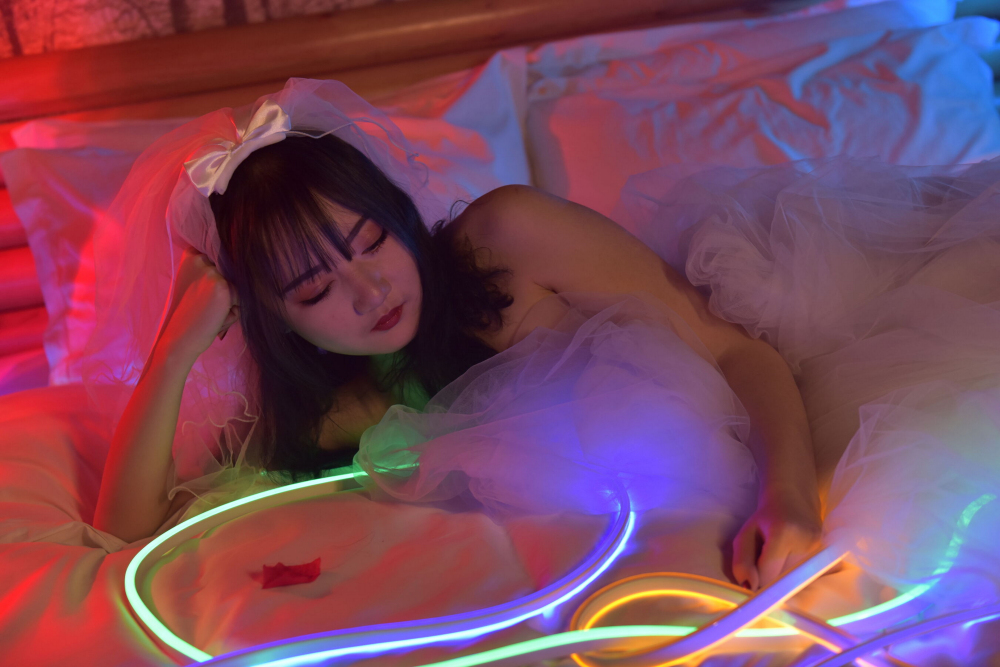 五光十色灯光下诱人骚货