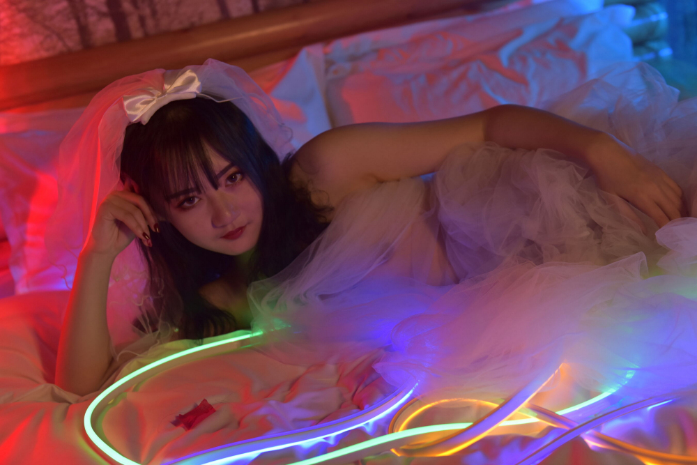 五光十色灯光下诱人骚货