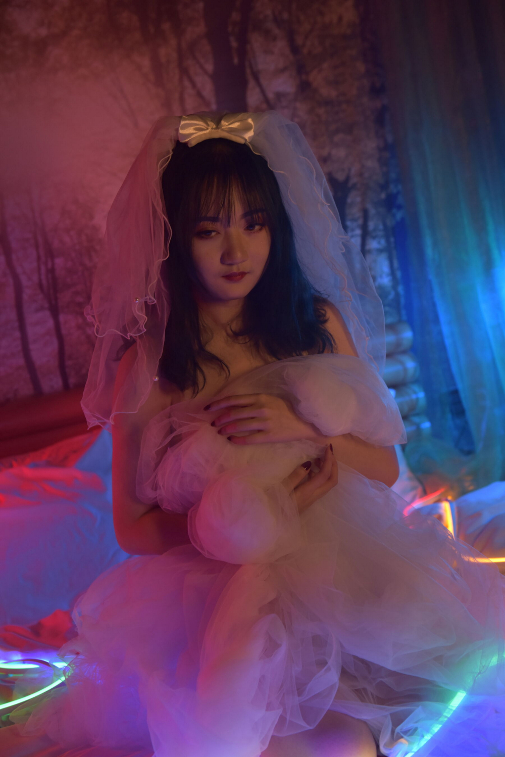 五光十色灯光下诱人骚货