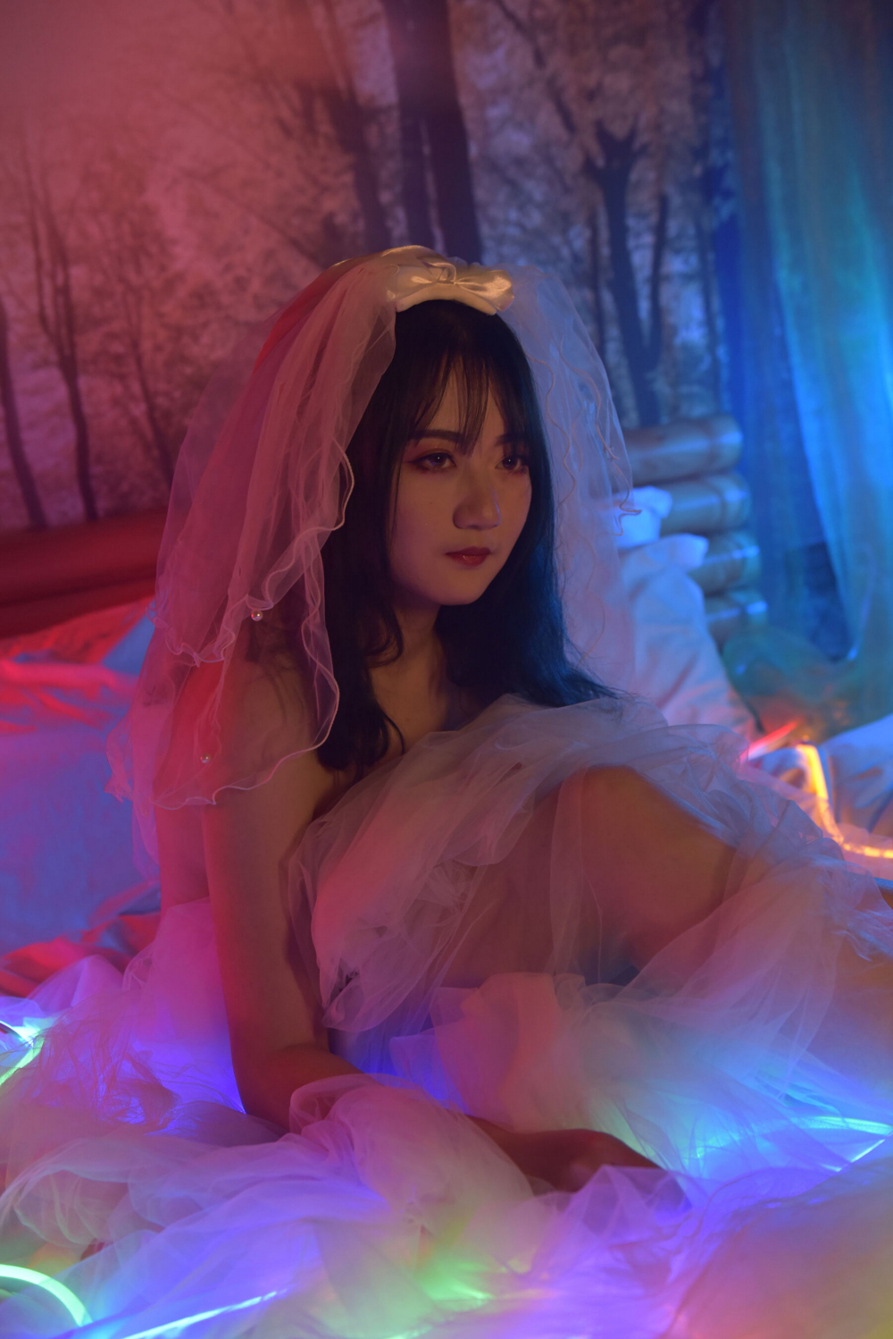 五光十色灯光下诱人骚货