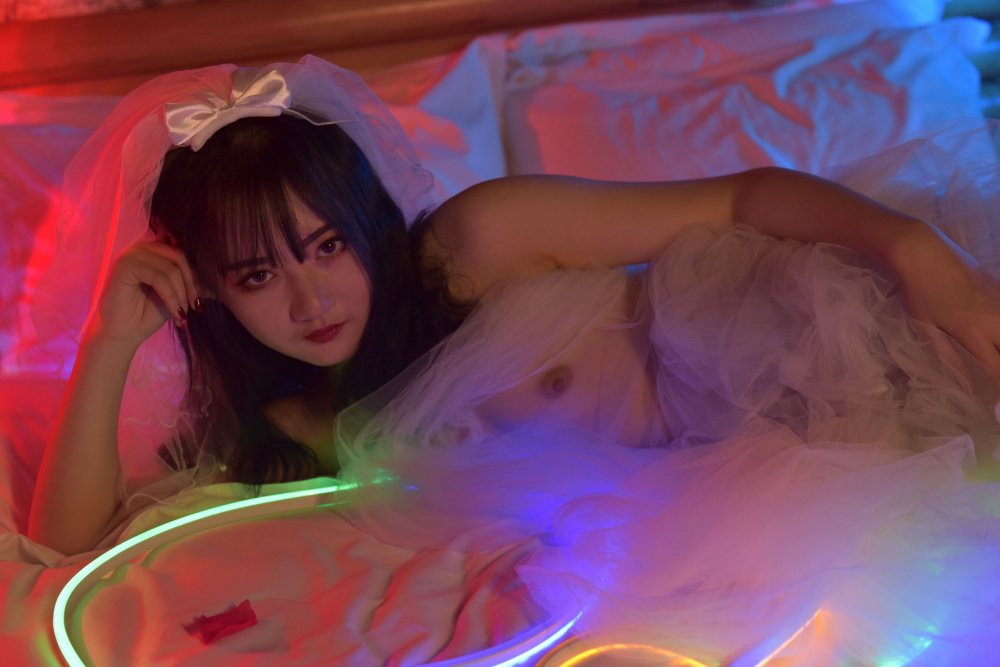 五光十色灯光下诱人骚货