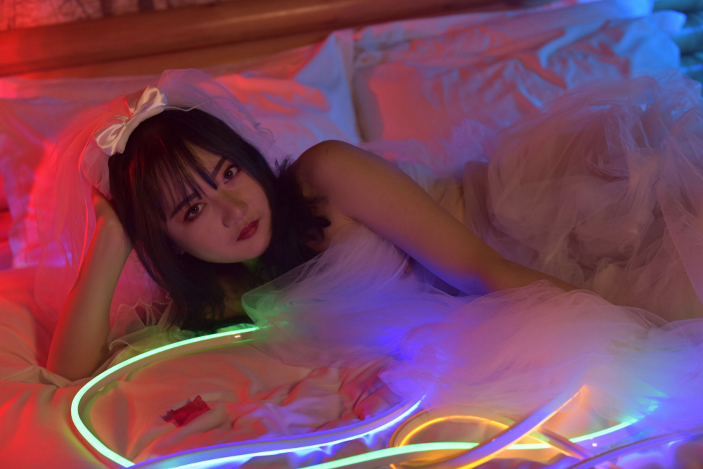 五光十色灯光下诱人骚货