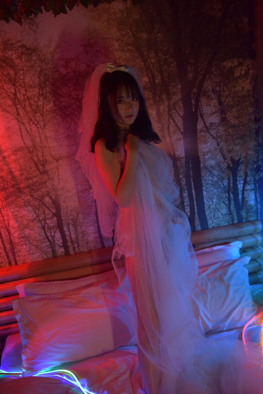 五光十色灯光下诱人骚货