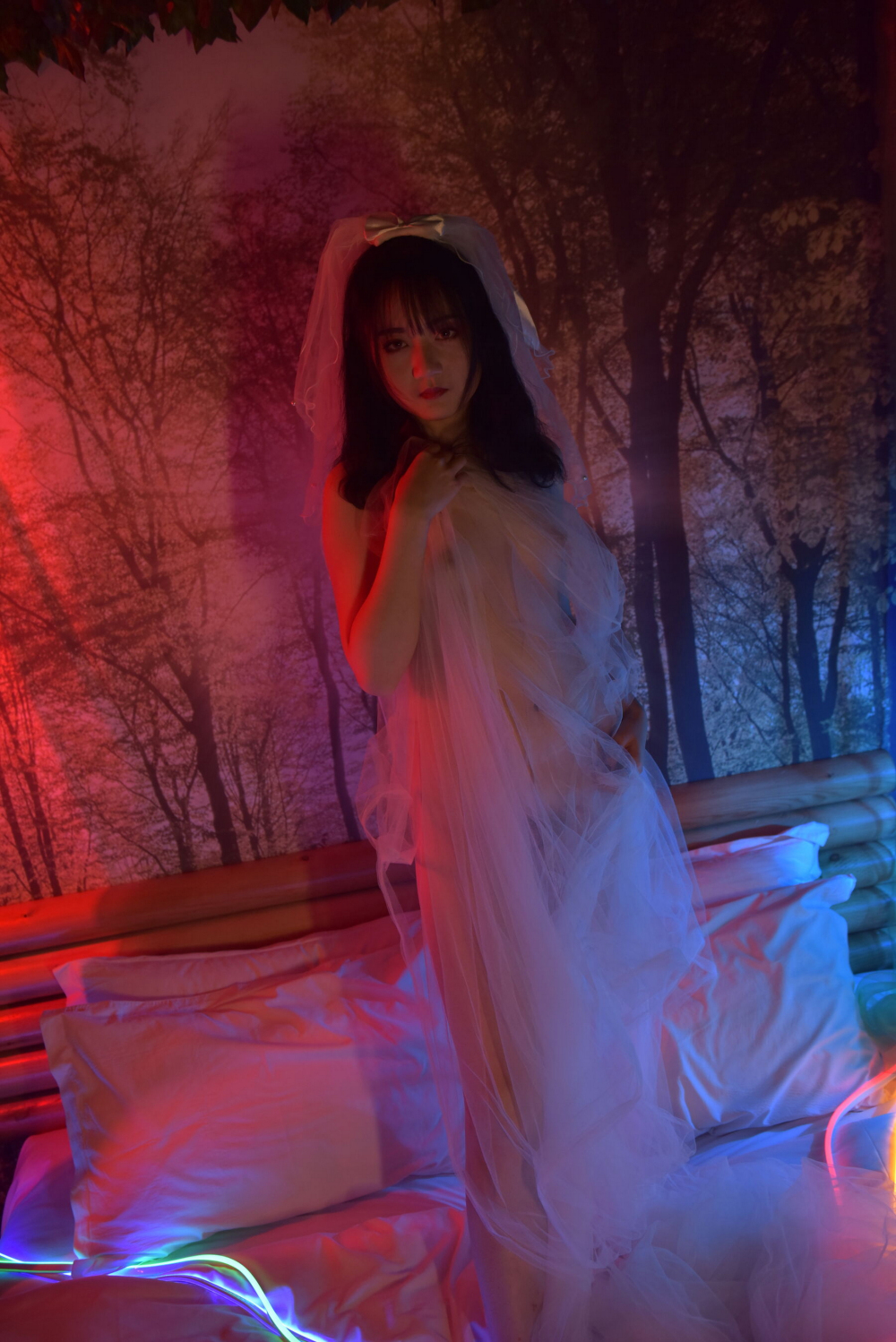 五光十色灯光下诱人骚货