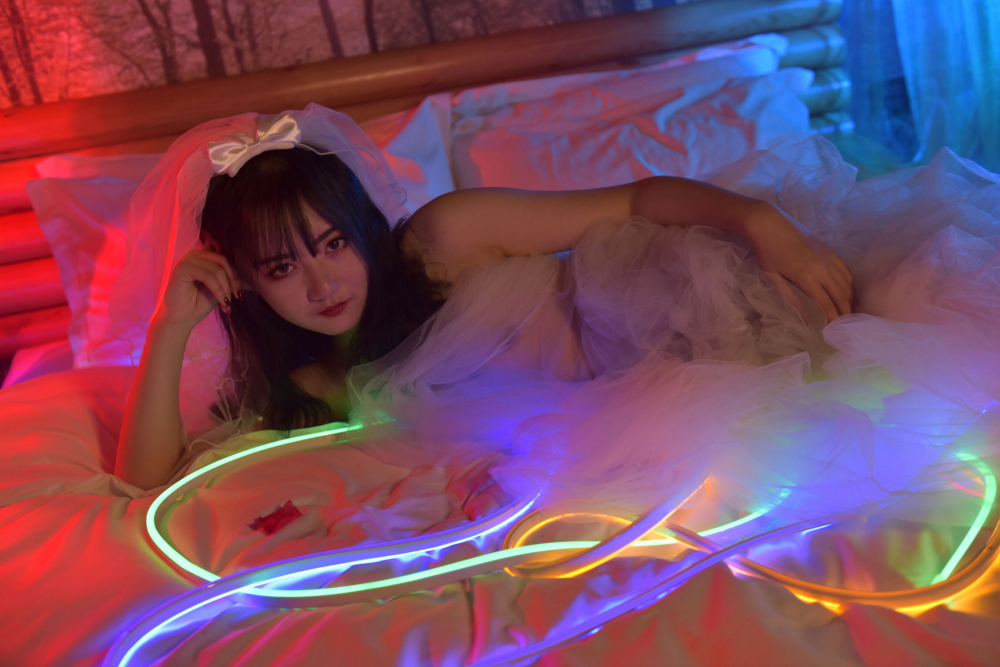 五光十色灯光下诱人骚货