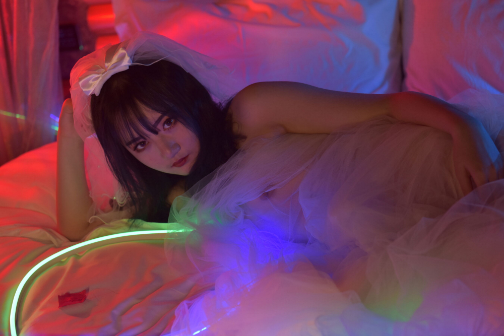 五光十色灯光下诱人骚货