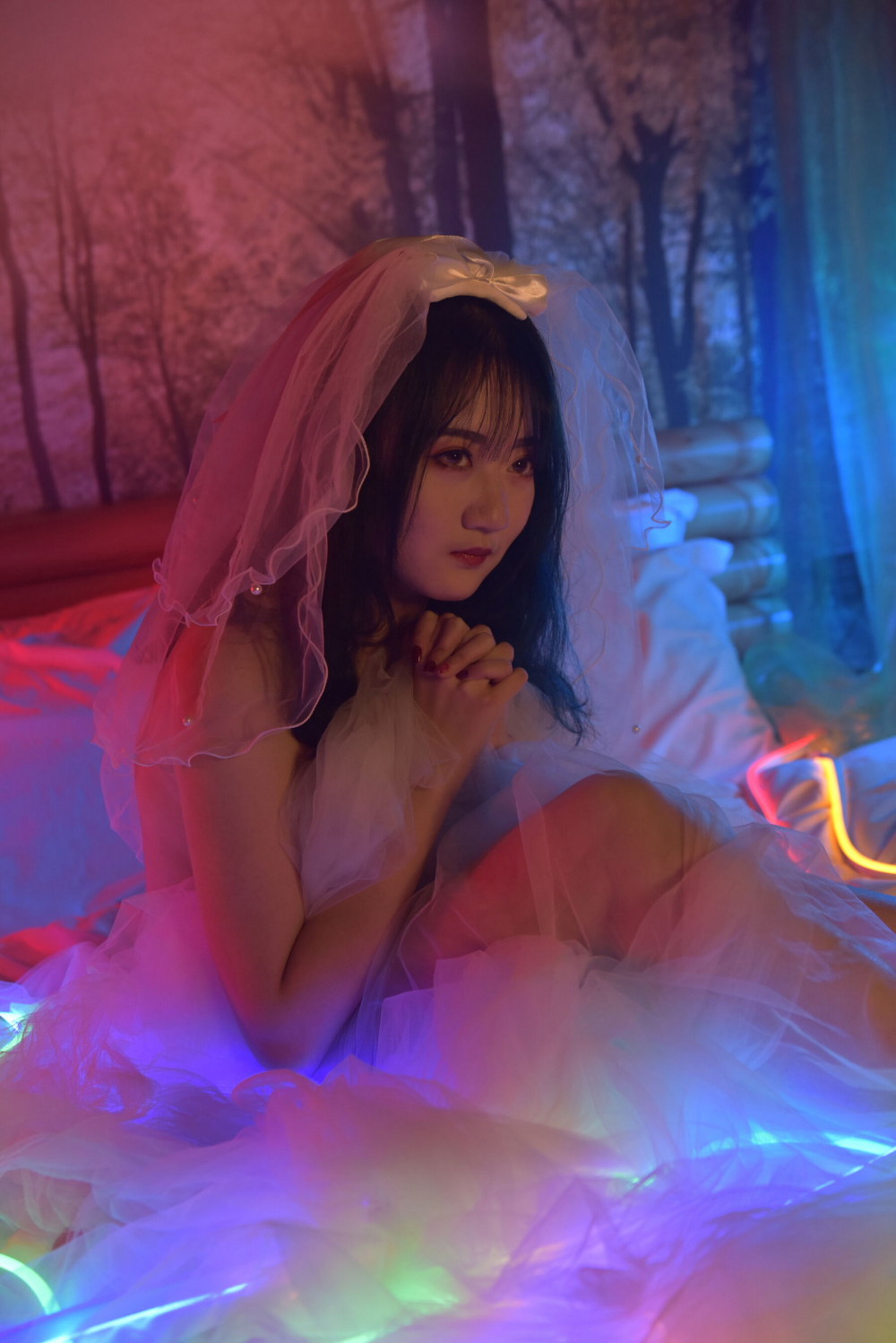 五光十色灯光下诱人骚货