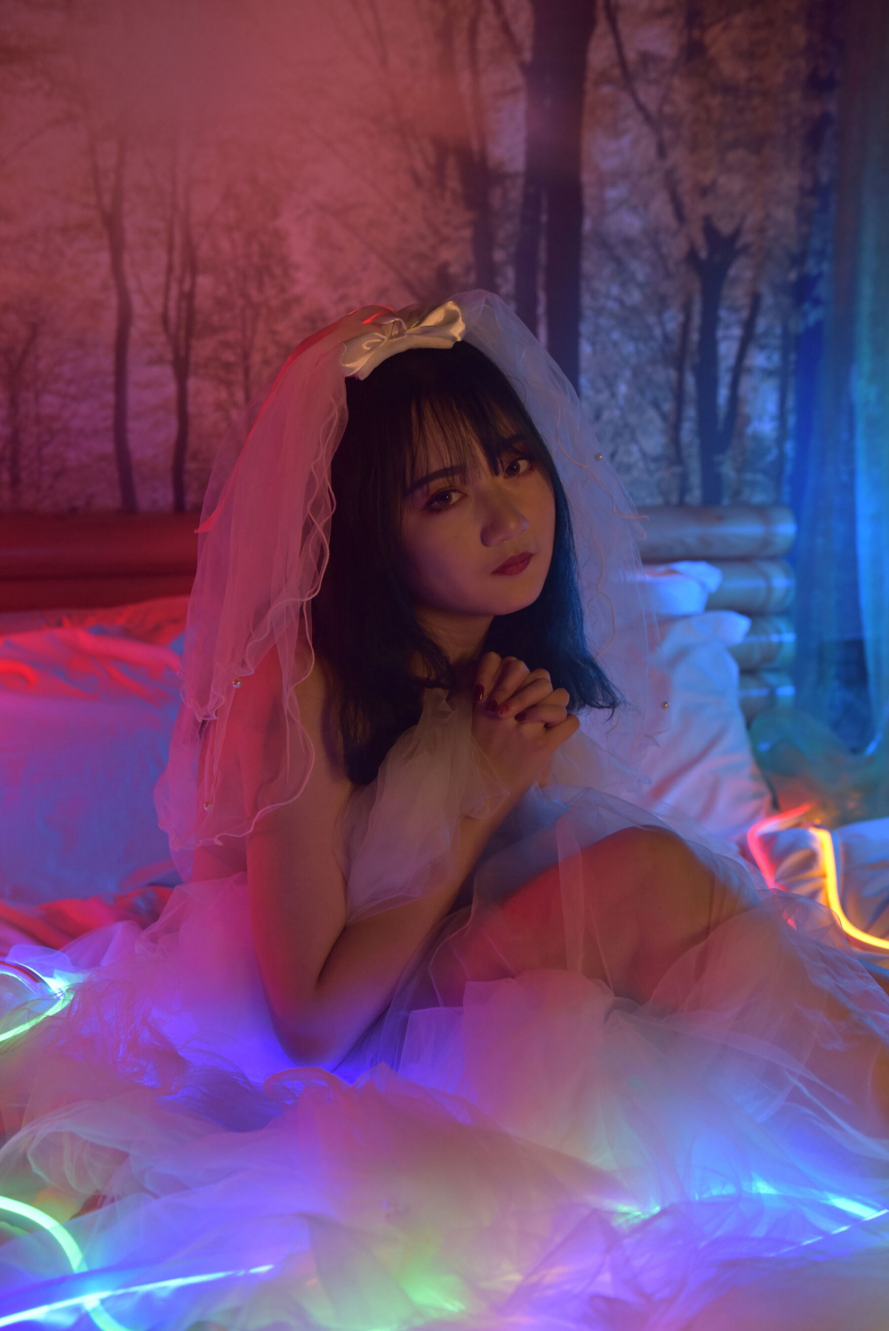 五光十色灯光下诱人骚货