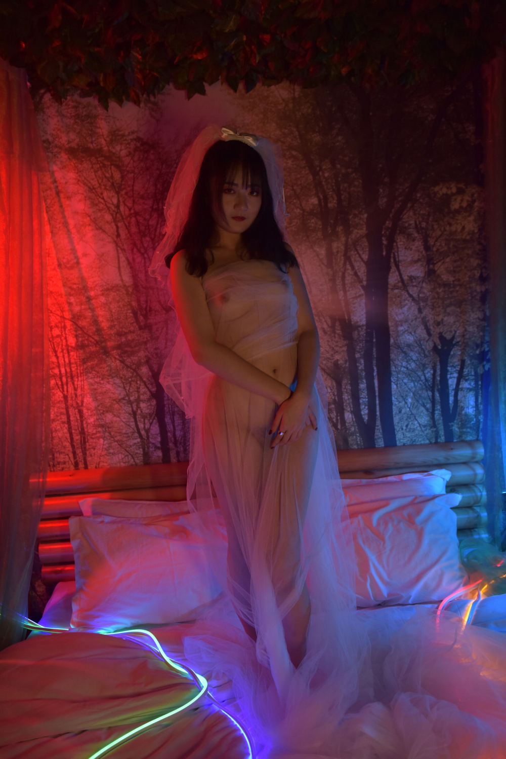 五光十色灯光下诱人骚货