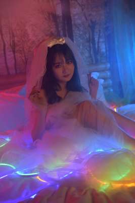 五光十色灯光下诱人骚货