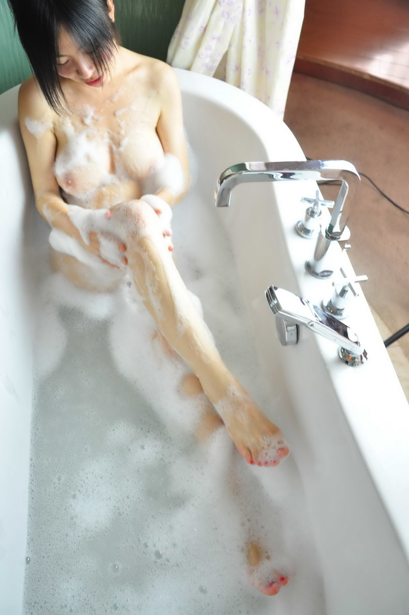 洗澡的大奶妹子[66P]