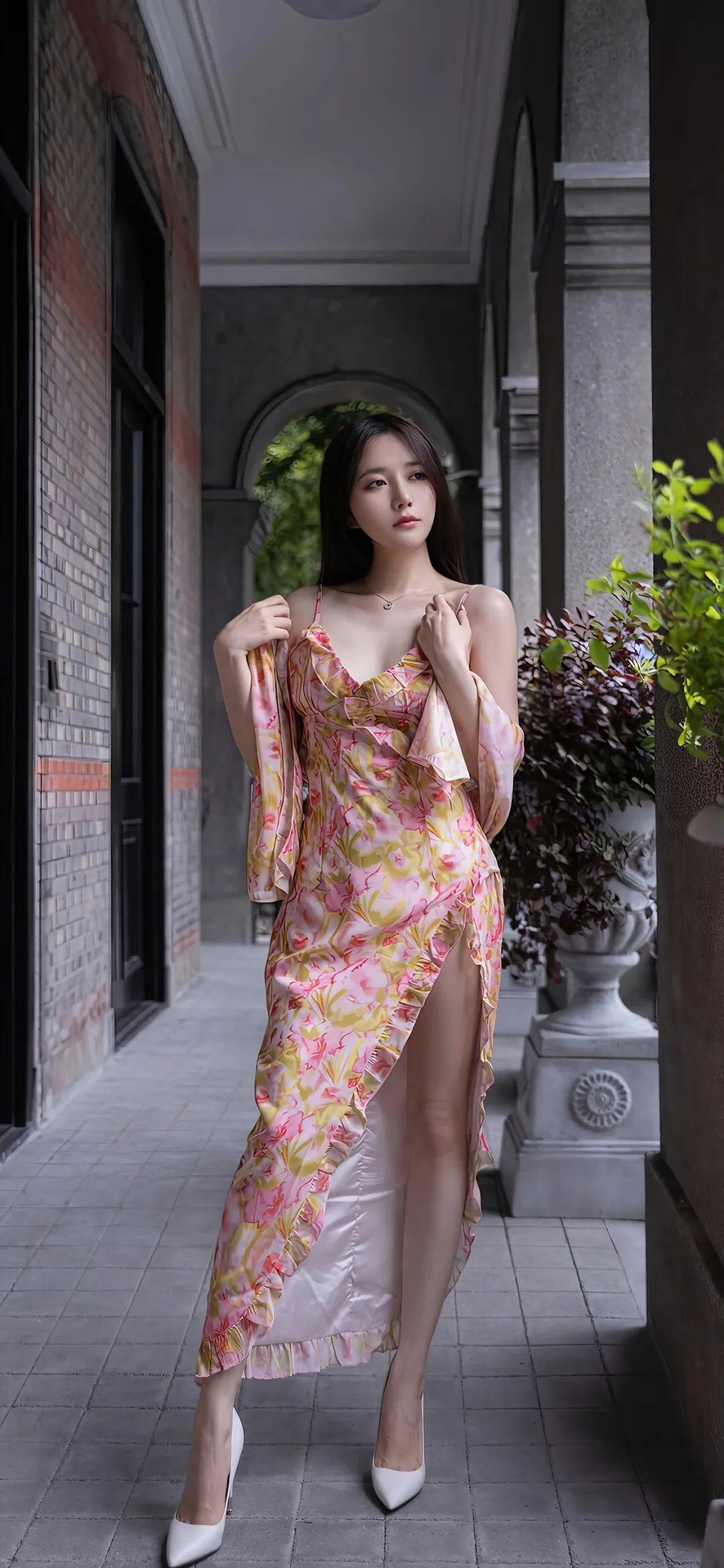 夏日炎炎，鱼子酱连衣裙露美腿[26P]