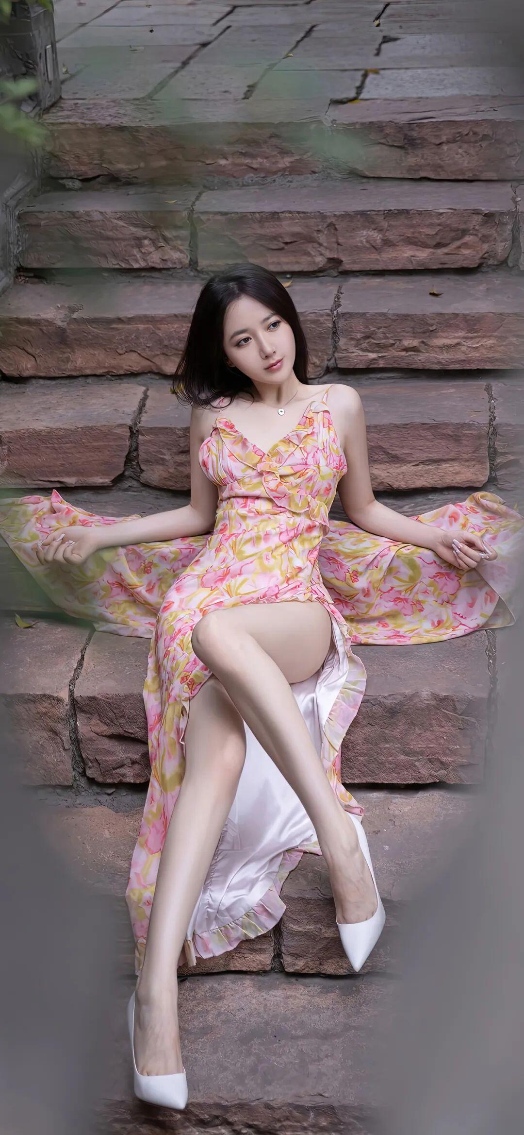 夏日炎炎，鱼子酱连衣裙露美腿[26P]