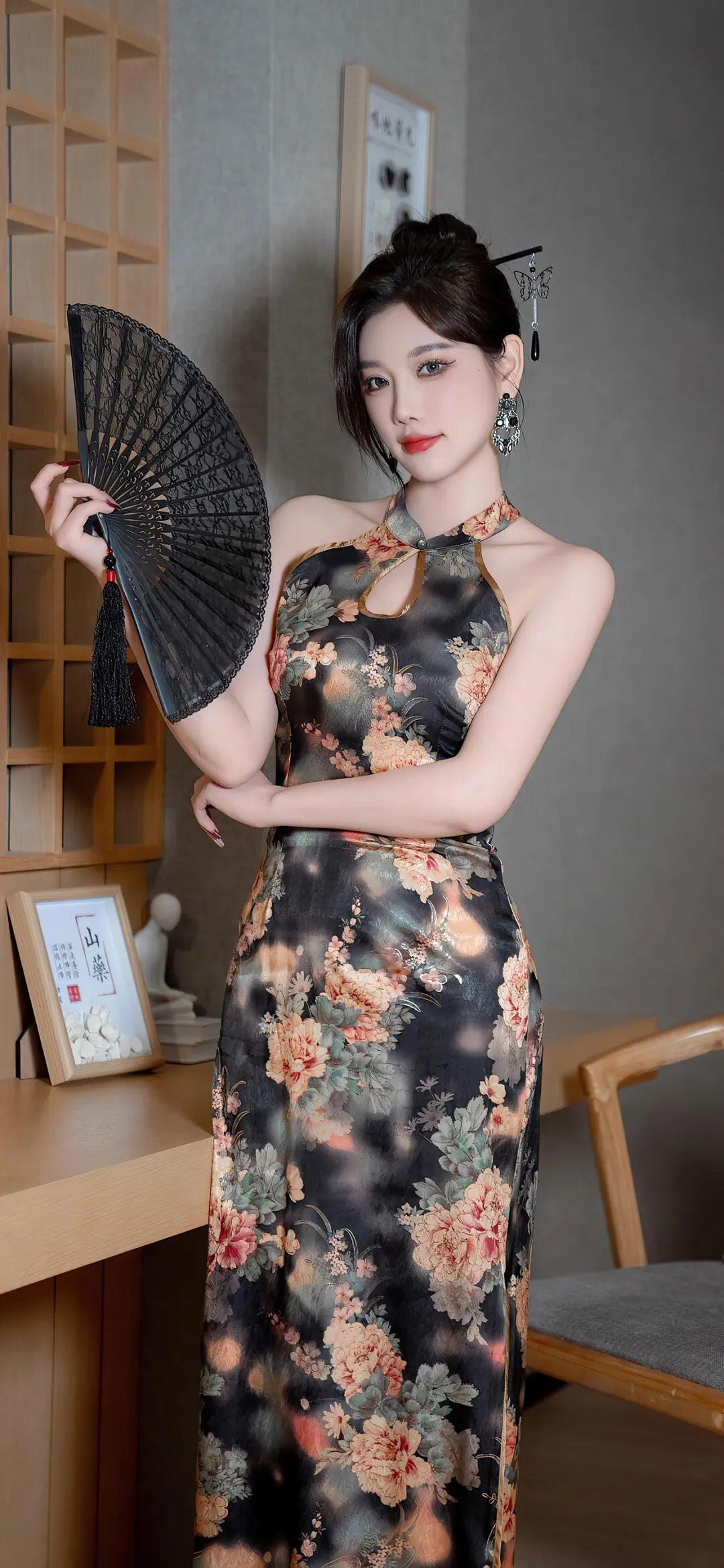 杨晨晨性感旗袍，诱惑满满[25P]