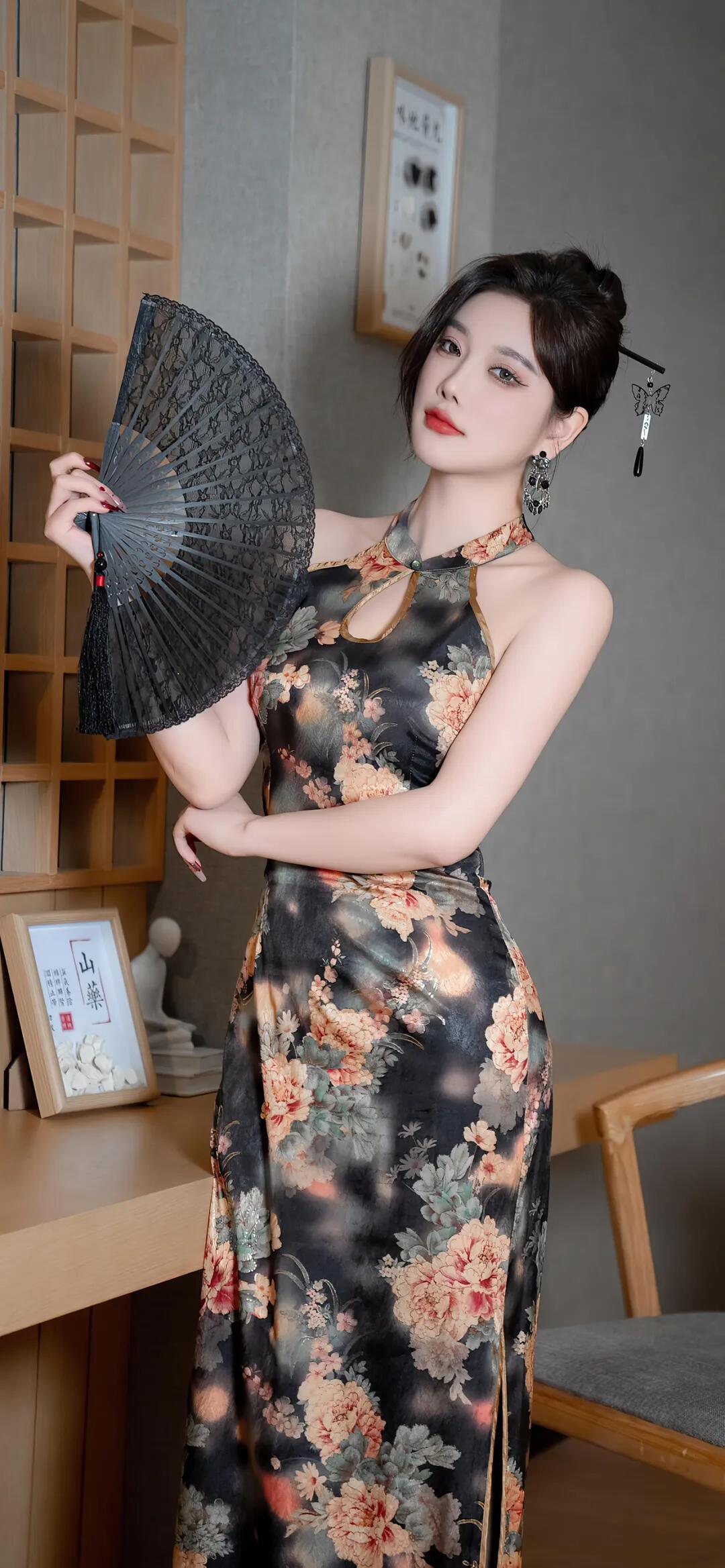 杨晨晨性感旗袍，诱惑满满[25P]