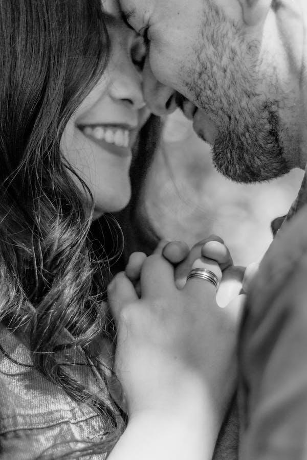 浪漫的触碰鼻子的亲吻[18P]