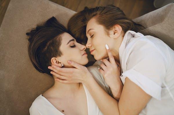 浪漫的触碰鼻子的亲吻[18P]