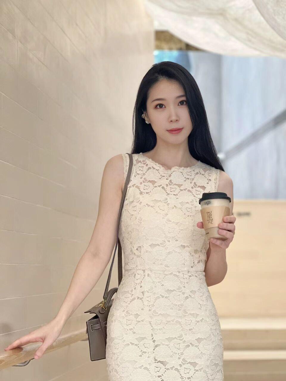 多多的反差小浪逼 [51P]