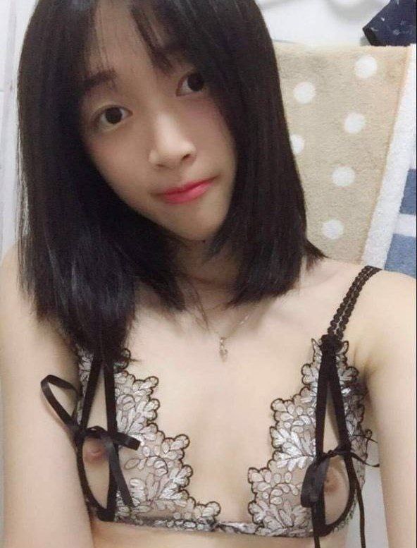 清纯小女爱口交