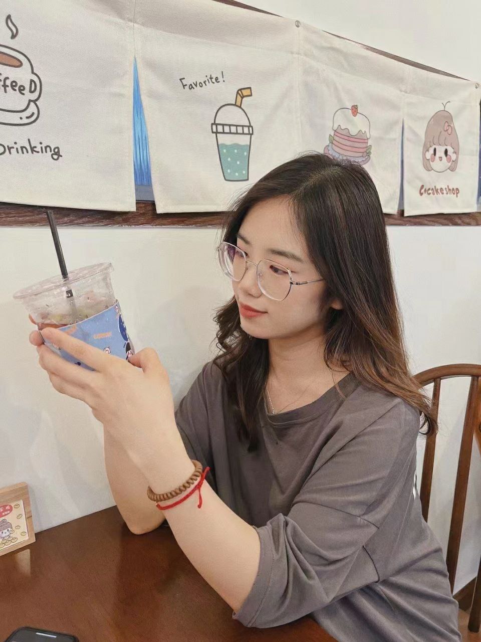 眼镜少妇露脸发骚勾引干她