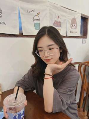 眼镜少妇露脸发骚勾引干她