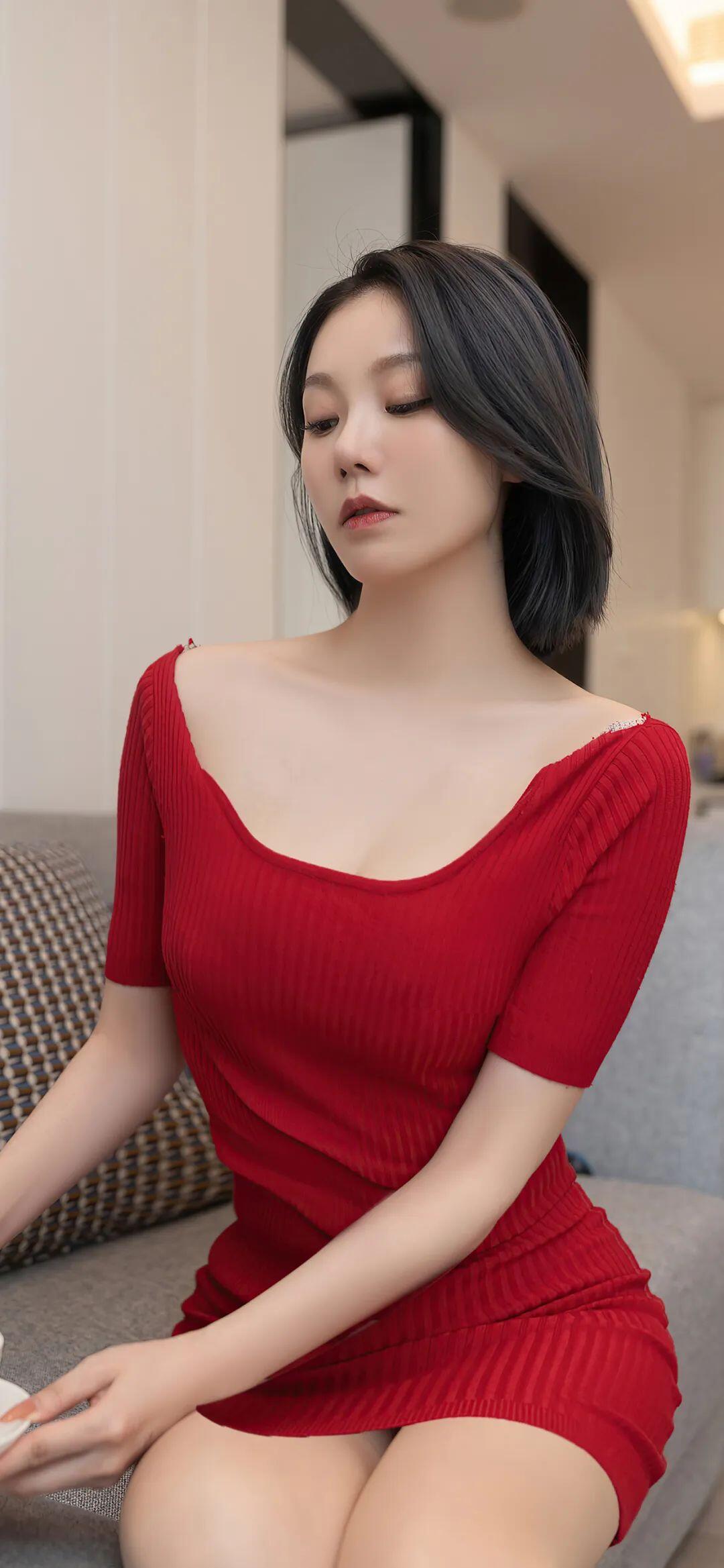 少妇性感的红色包臀裙