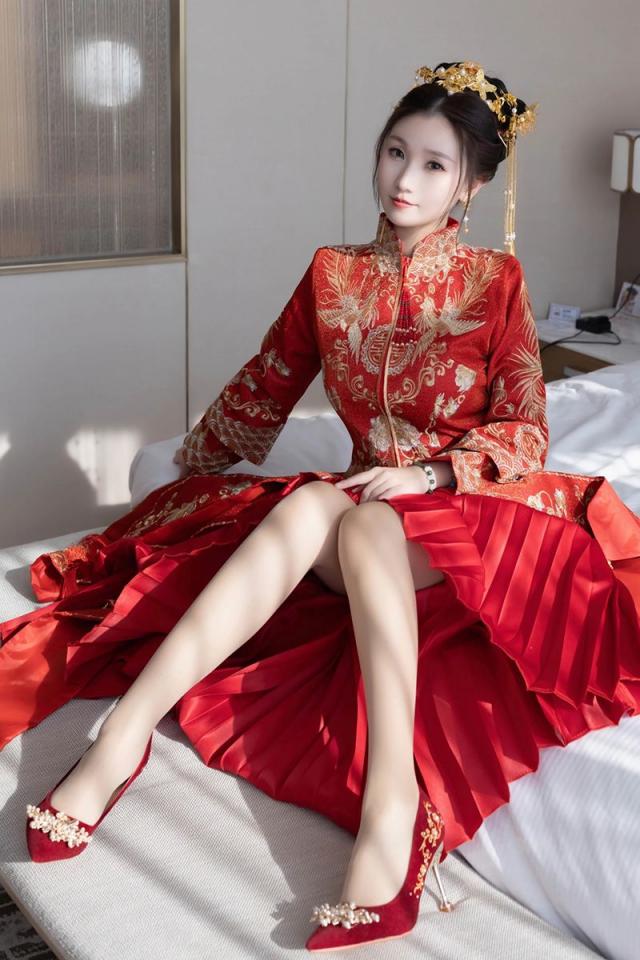 杏子红色新娘服饰格外迷人