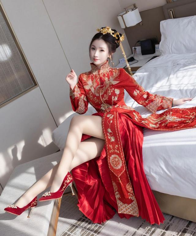 杏子红色新娘服饰格外迷人