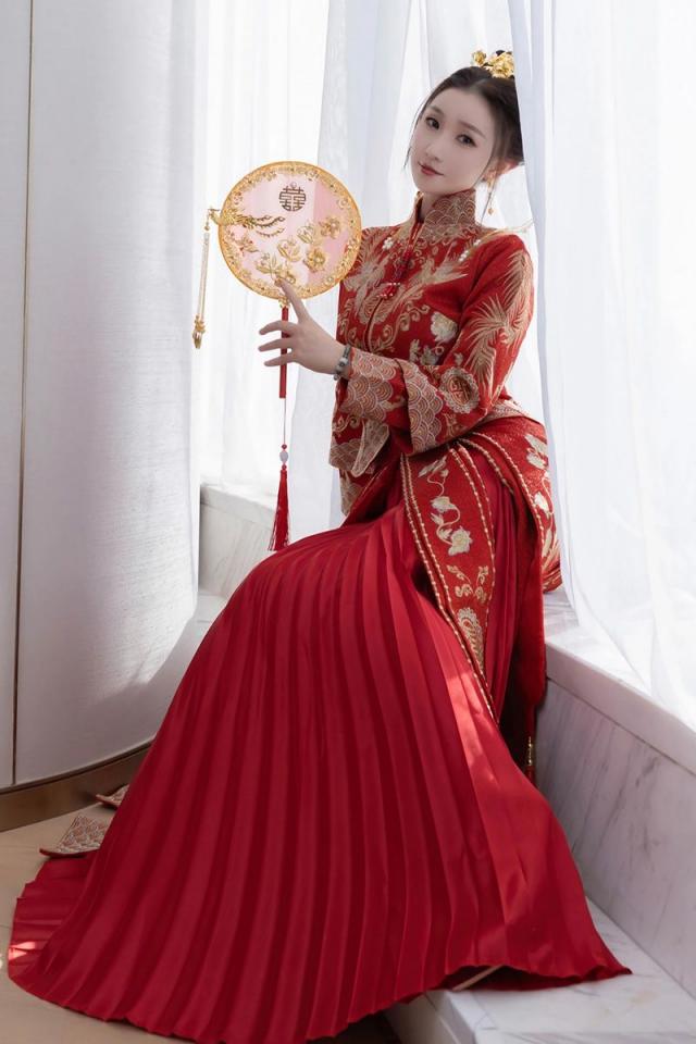 杏子红色新娘服饰格外迷人