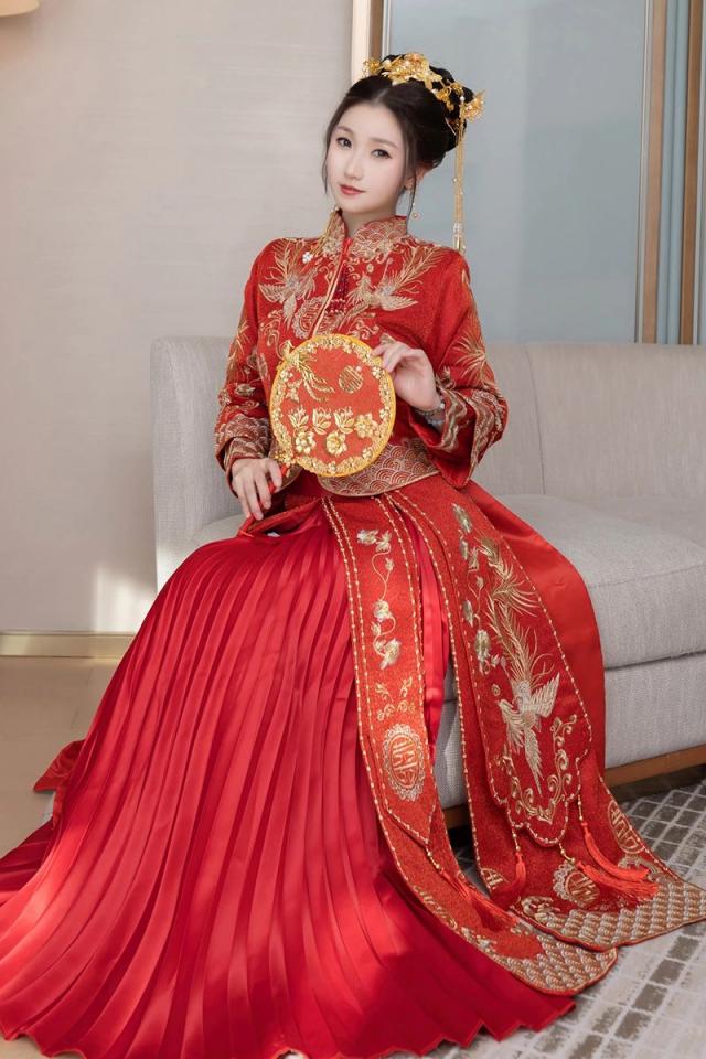 杏子红色新娘服饰格外迷人