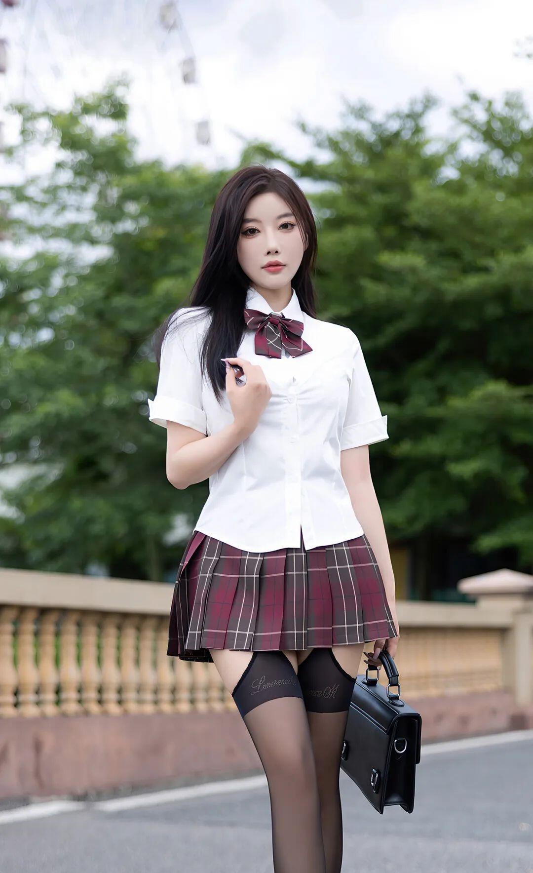 杨晨晨性感JK黑丝[22P]