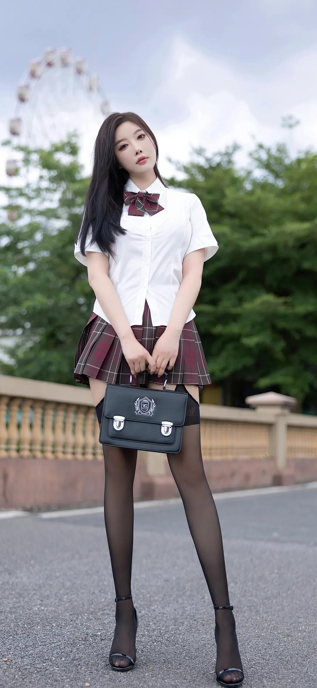 杨晨晨性感JK黑丝[22P]