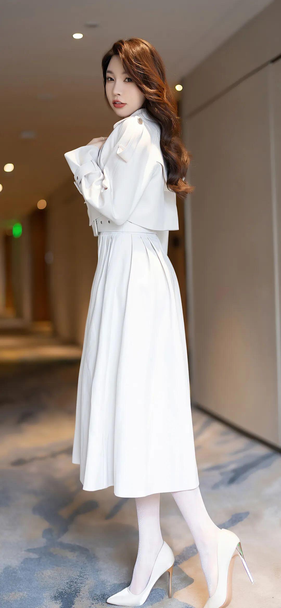 芝芝性感包臀裙和OL装，哪个更好看