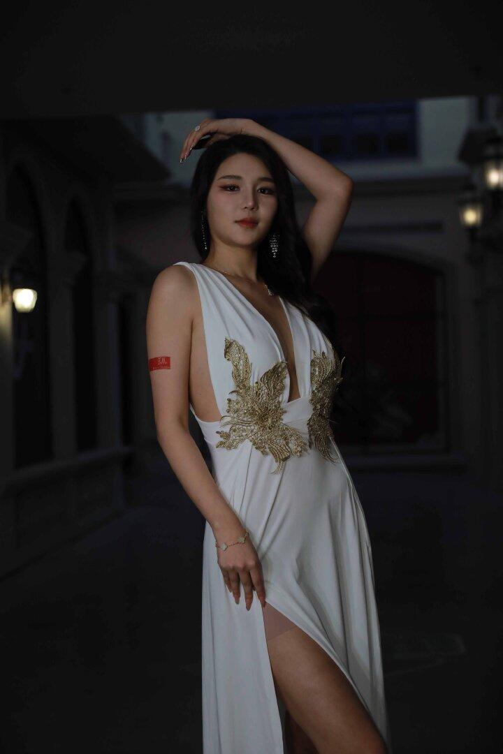 姐姐，穿这样出门好吗？[22P]