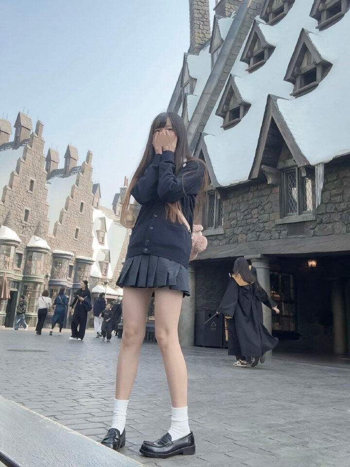 姐姐，穿这样出门好吗？[22P]