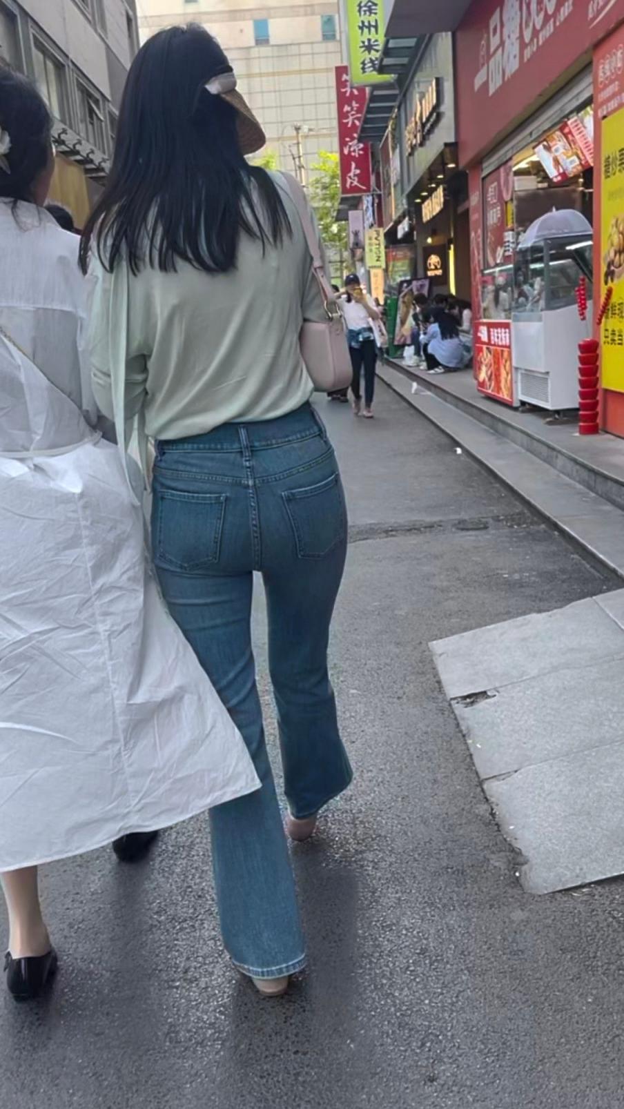 街拍诱人的牛仔裤[29P]