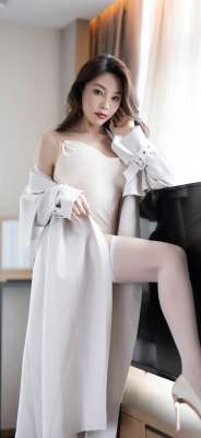 芝芝性感包臀裙和OL装，哪个更好看