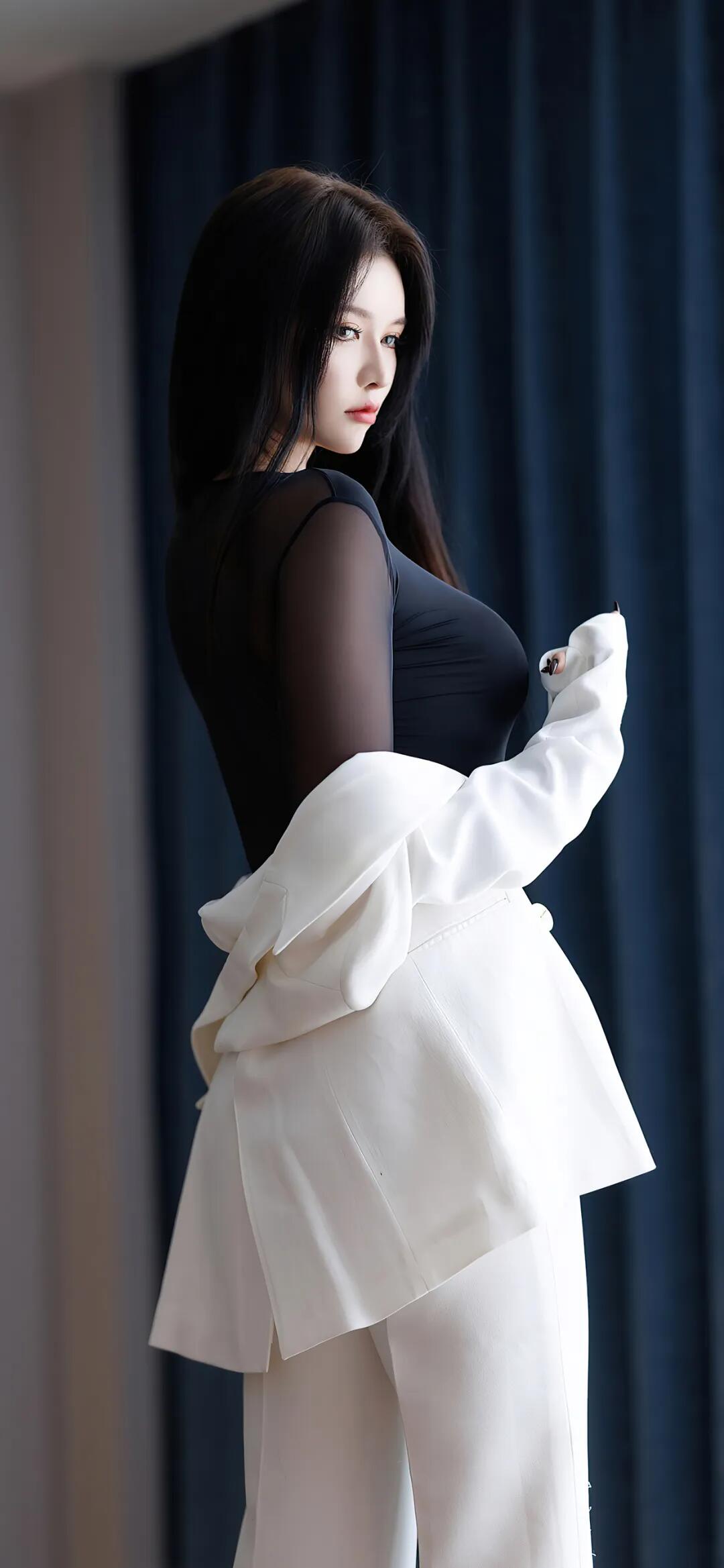 穿着十分干练的妹子