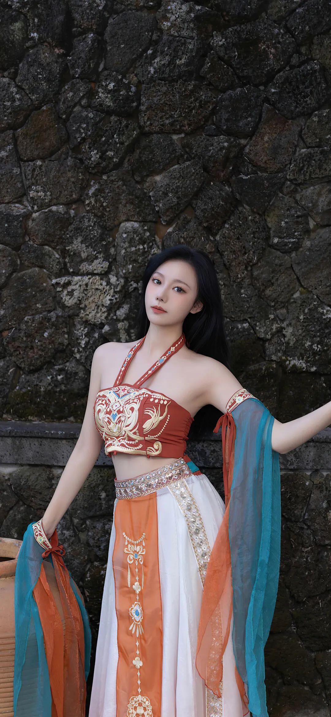 地铁上的唐安琪妖娆万千