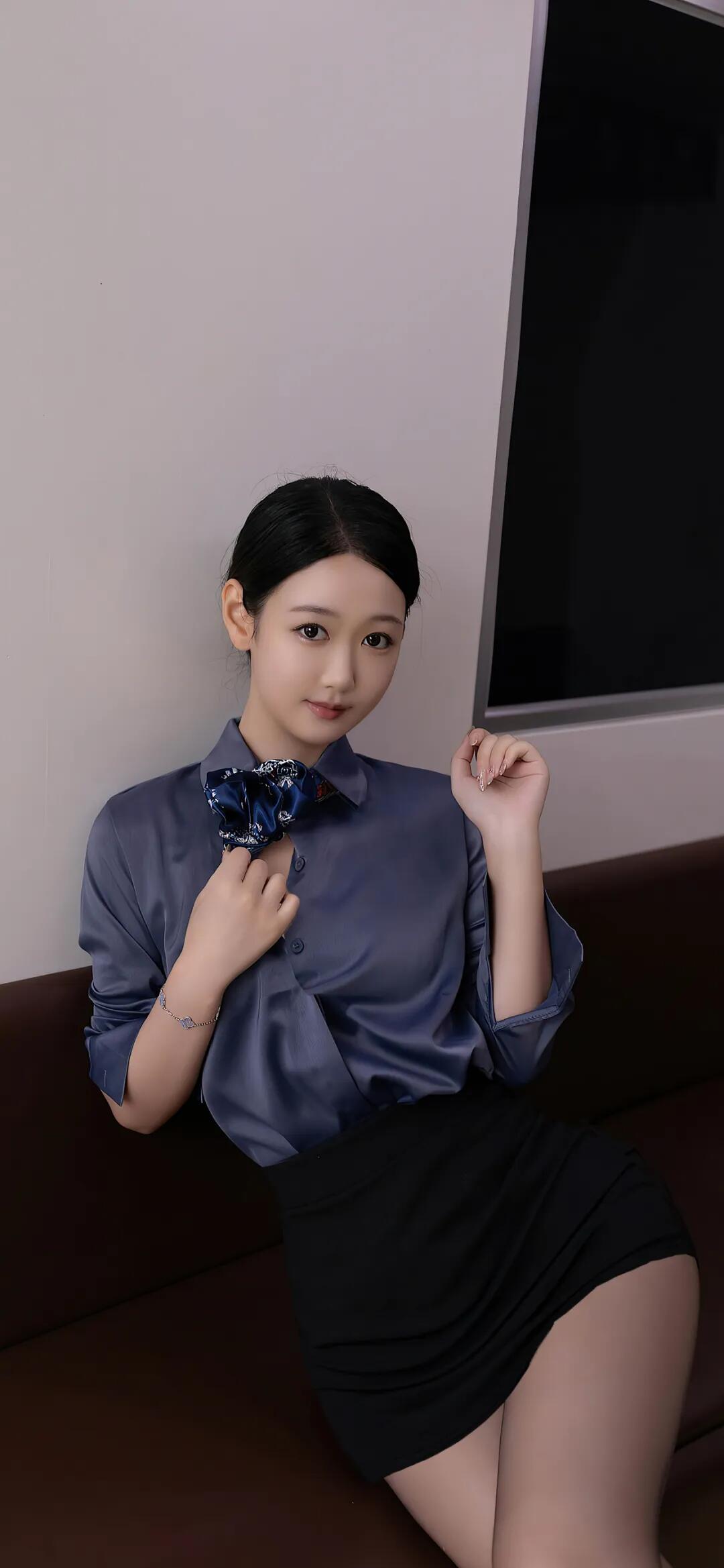 地铁上的唐安琪妖娆万千