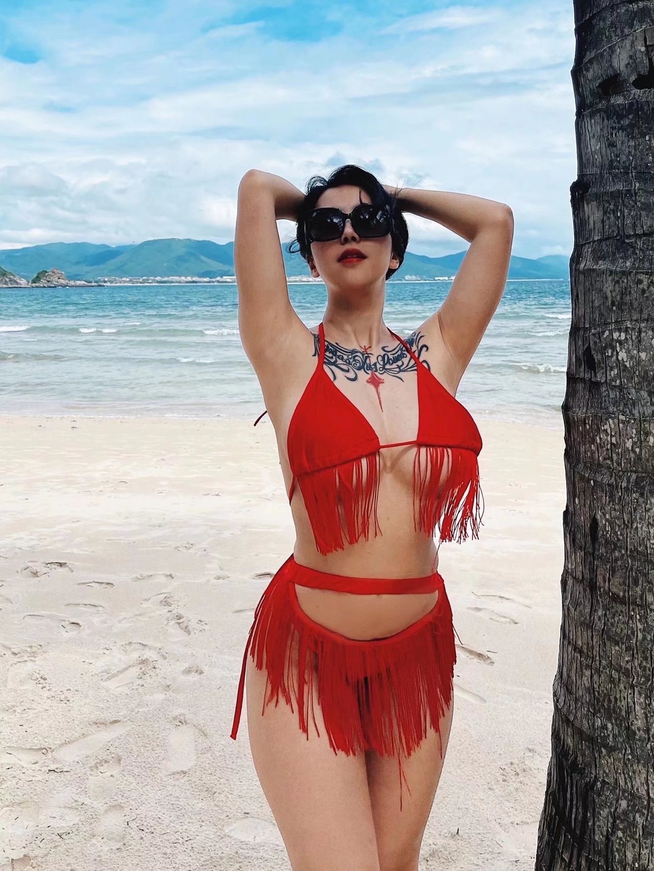 张贺玉翘臀杨柳腰风情写真