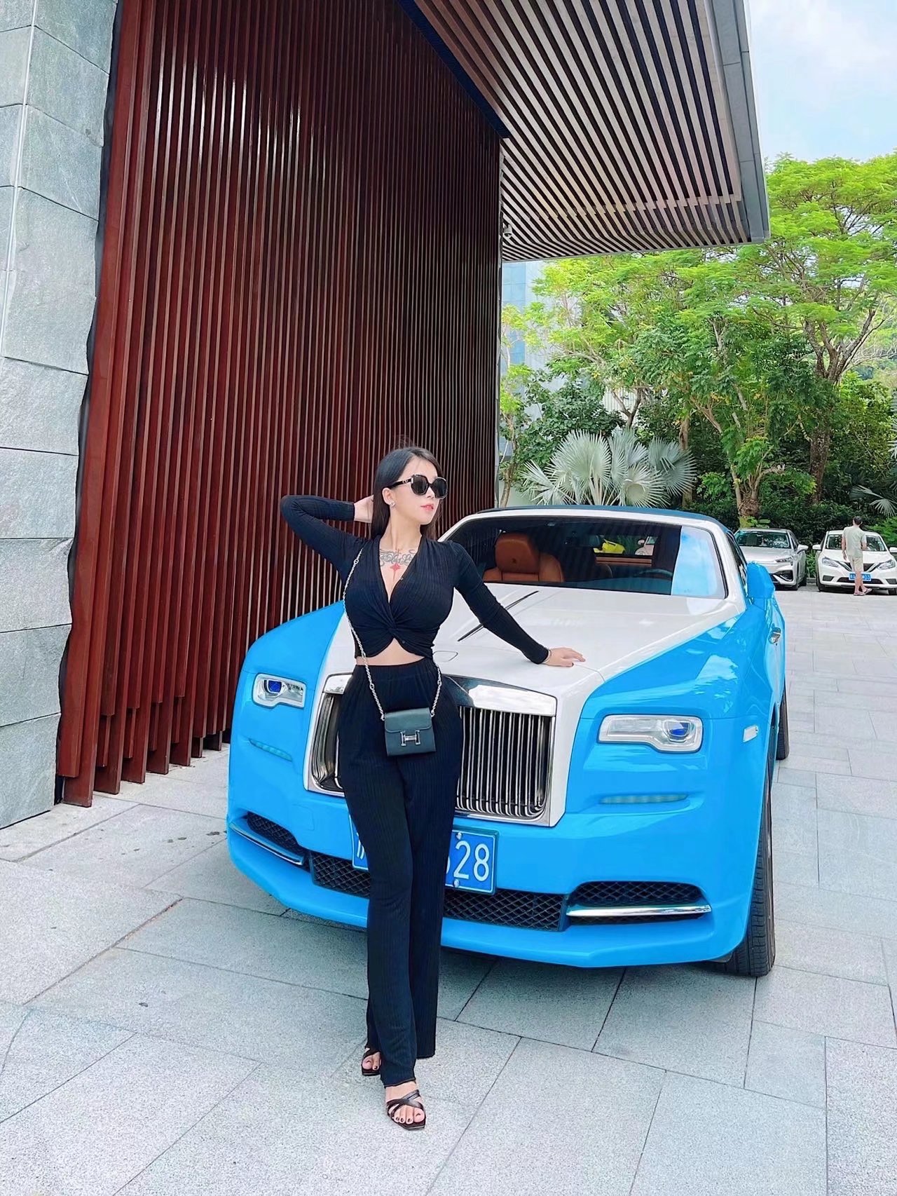 张贺玉翘臀杨柳腰风情写真