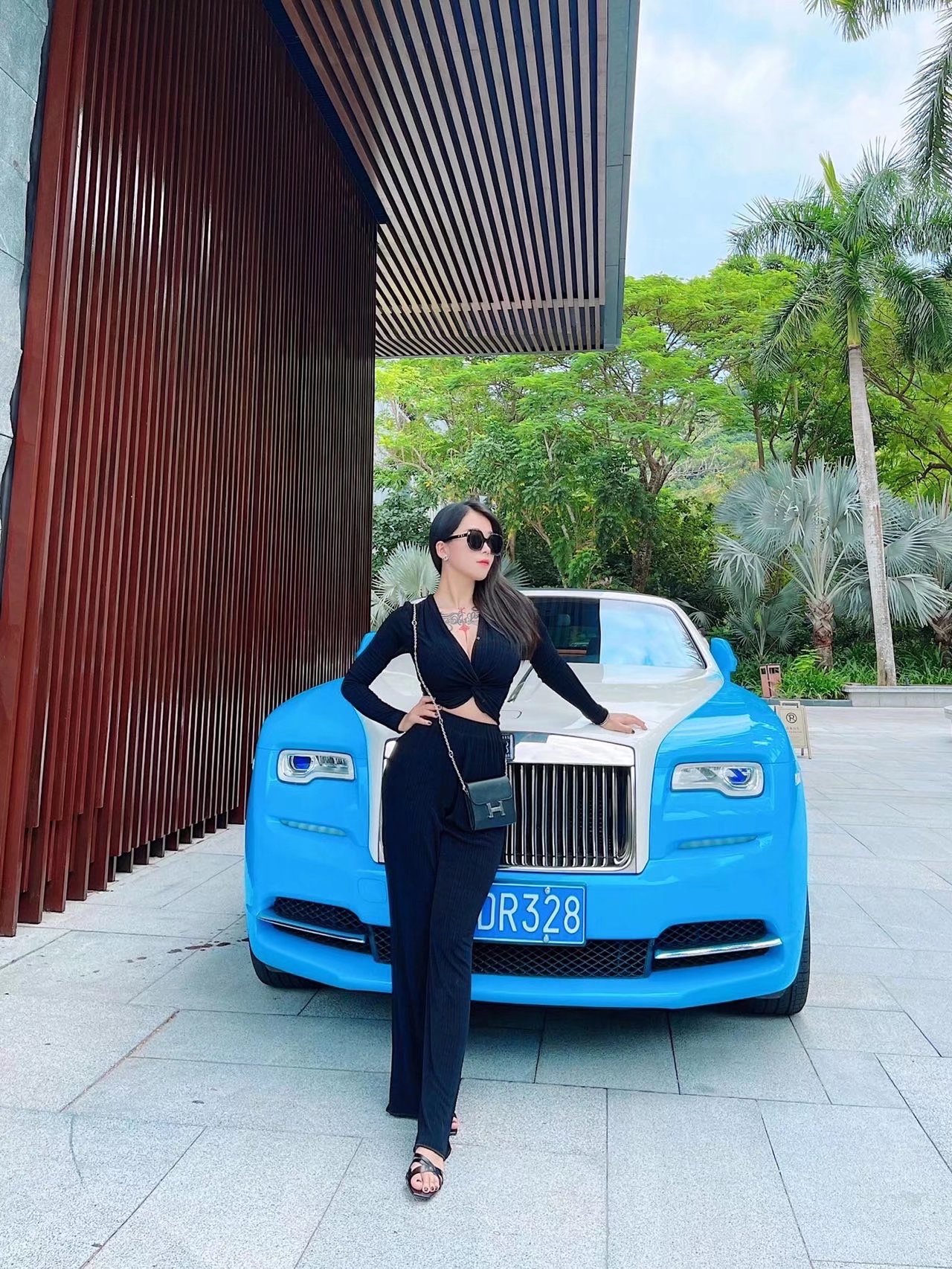 张贺玉翘臀杨柳腰风情写真