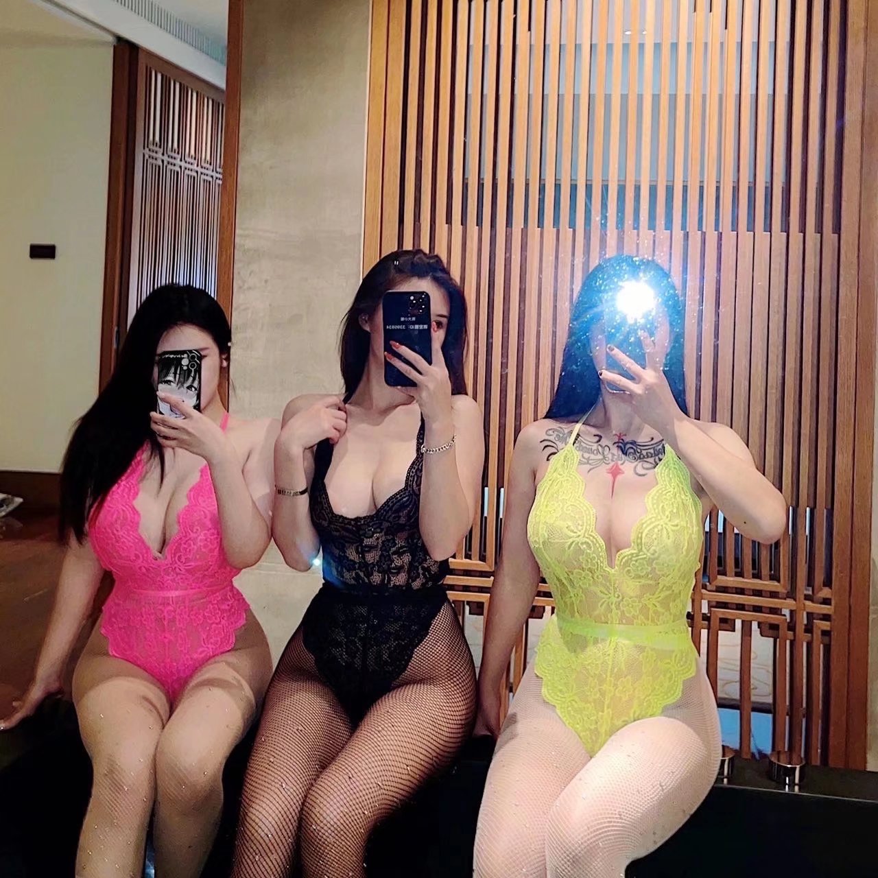 张贺玉翘臀杨柳腰风情写真