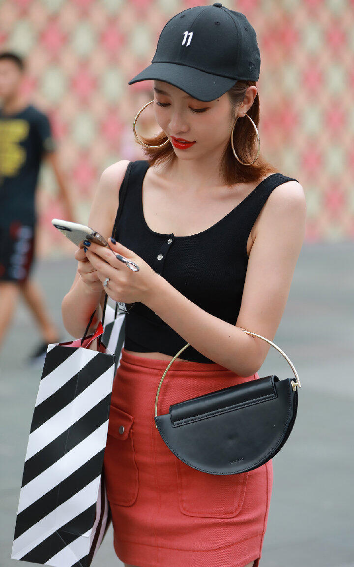 不输T台的街头时尚