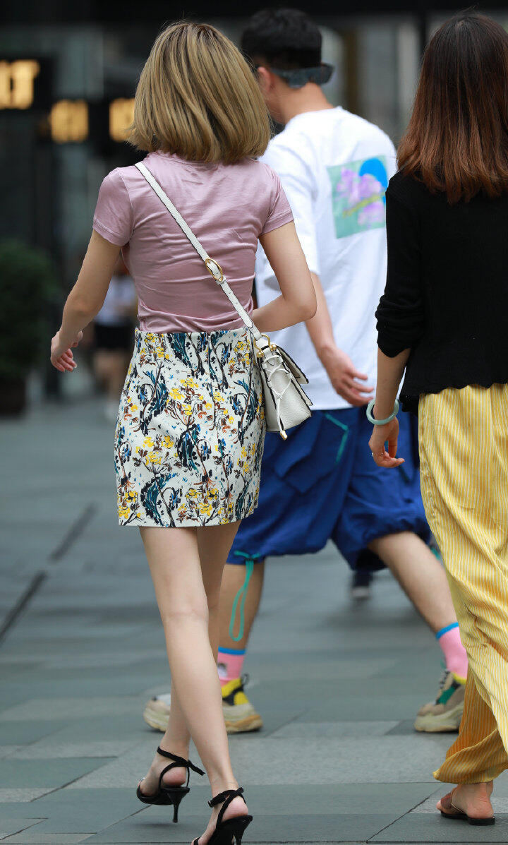 不输T台的街头时尚