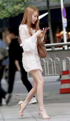 不输T台的街头时尚