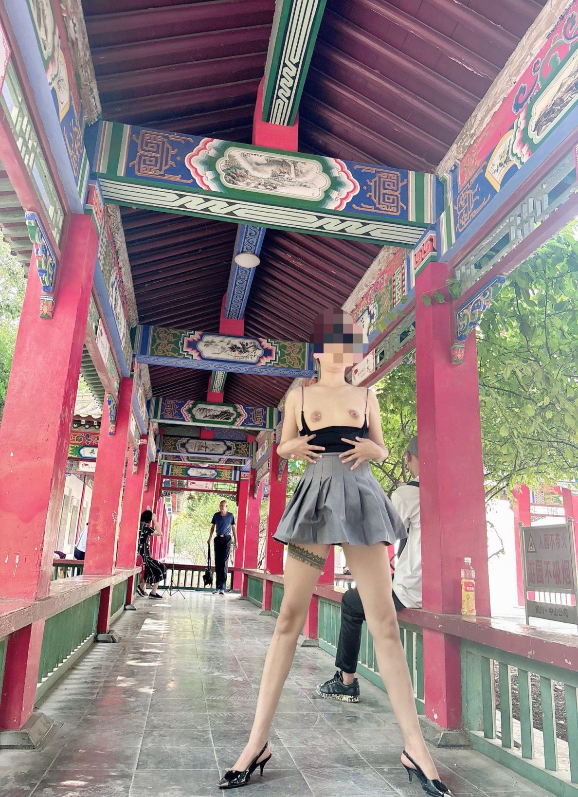 用精液灌满她的骚穴[100P]