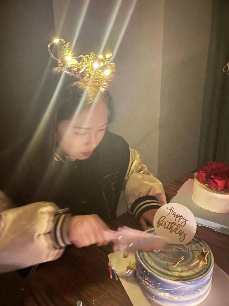 反差妹 - 高潮脸和M腿 [100P]